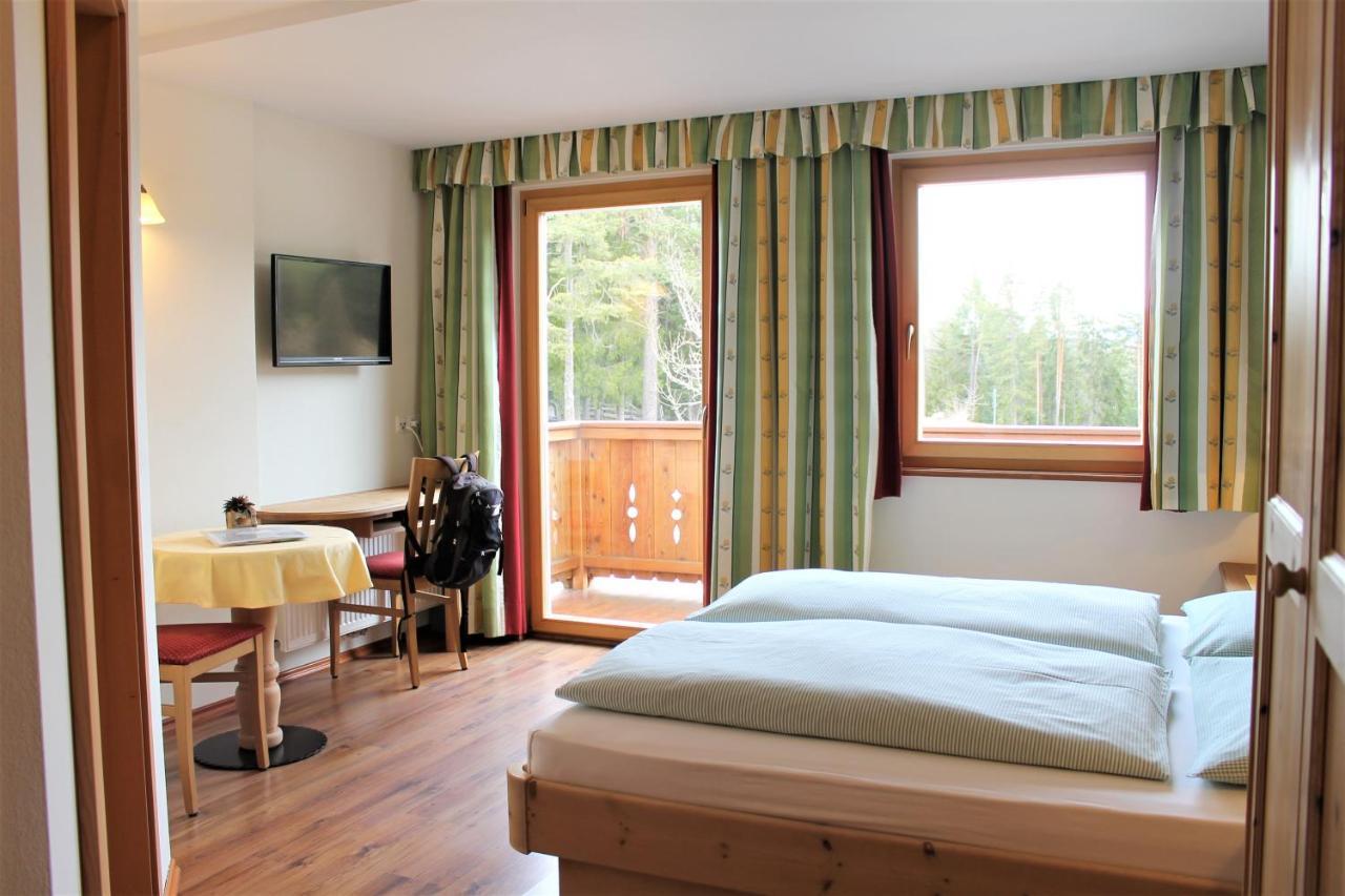 Hotel Landgasthof Laerchenwald Collepietra  Buitenkant foto