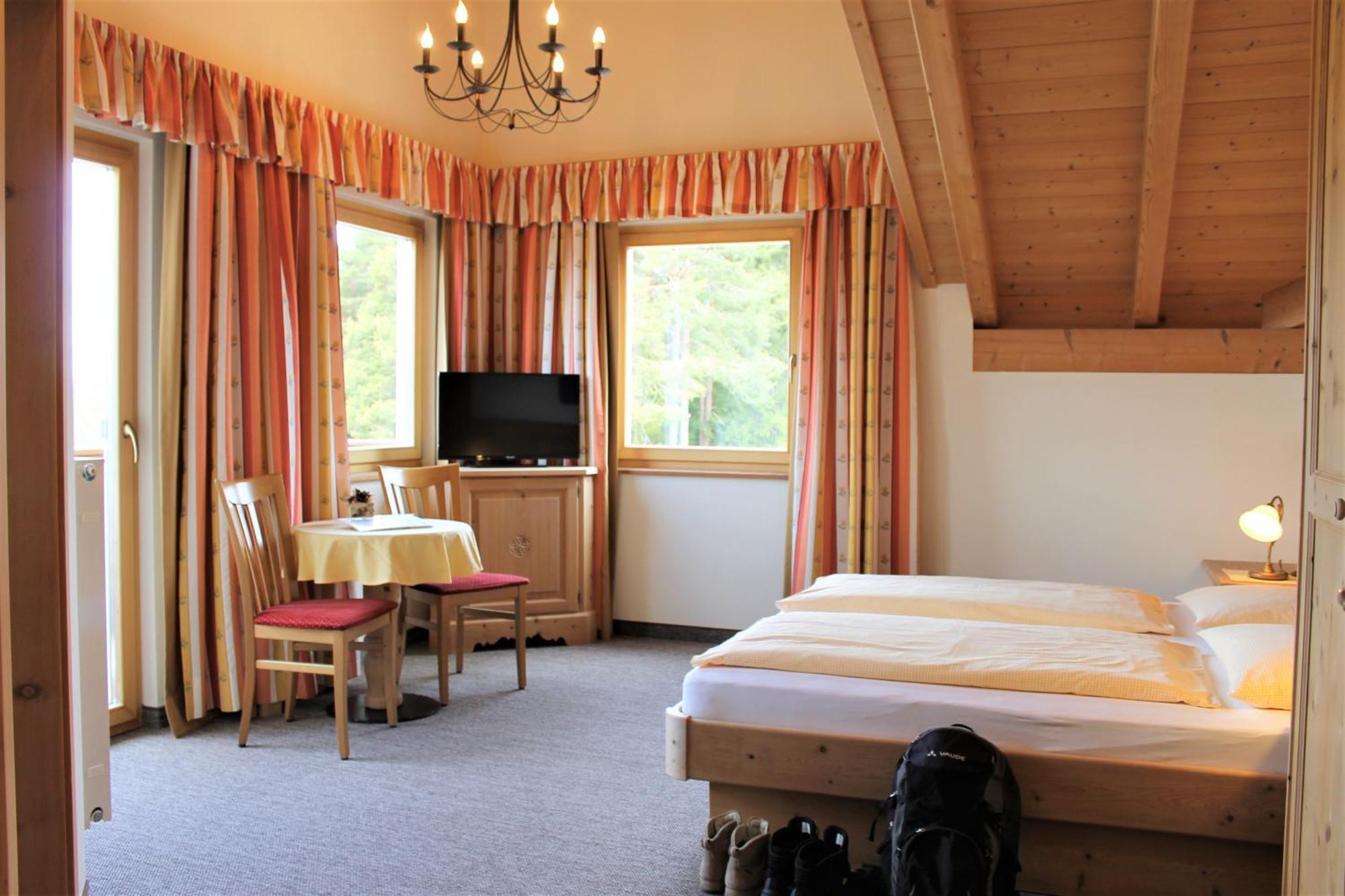 Hotel Landgasthof Laerchenwald Collepietra  Buitenkant foto